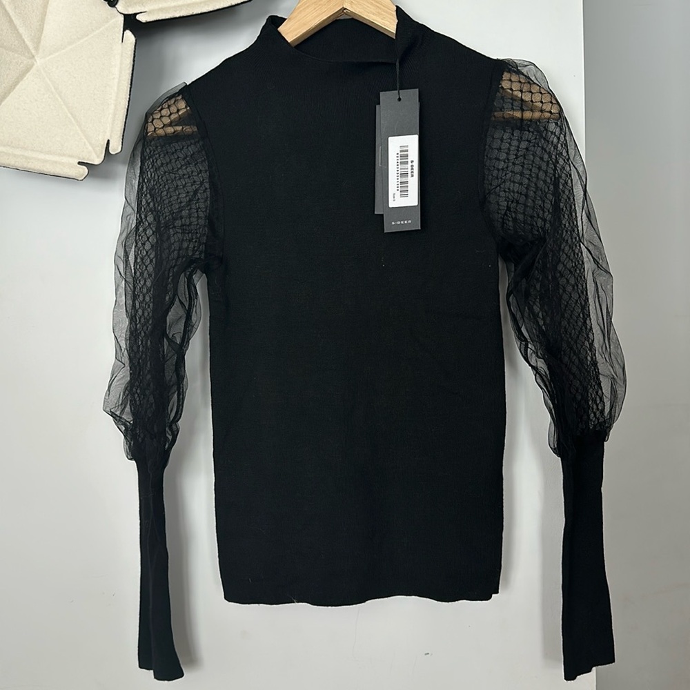 NWT S deer Small Sheer Sleeve Top